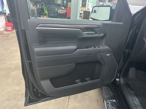 Used 2023 GMC Sierra 1500 SLT w/ SLT Premium Package AWD/4WD image 8