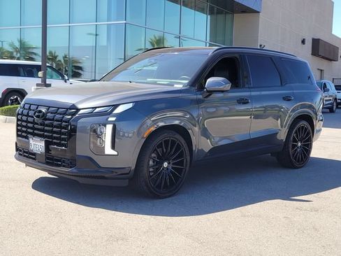 Used 2024 Hyundai Palisade Calligraphy FWD image 2