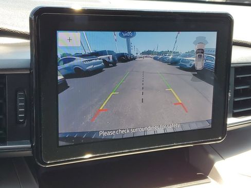 Used 2024 Ford Explorer XLT w/ Equipment Group 202A AWD/4WD image 21