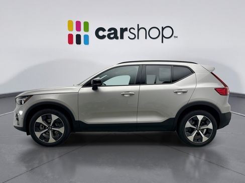 Used 2025 Volvo XC40 B5 Plus AWD/4WD image 2