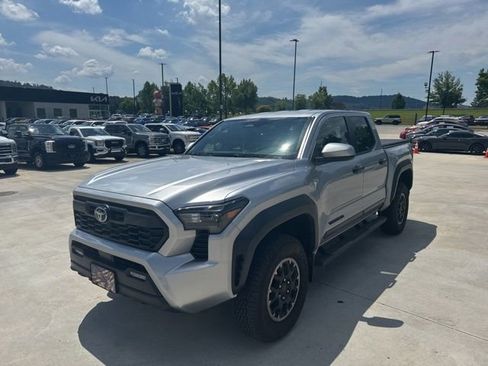 Used 2024 Toyota Tacoma TRD Off-Road AWD/4WD image 3