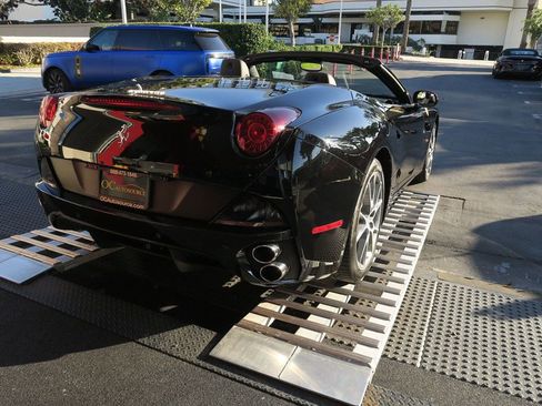 Used 2013 Ferrari California RWD image 38