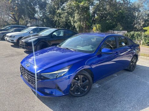 Used 2021 Hyundai Elantra SEL w/ Convenience Package FWD image 2