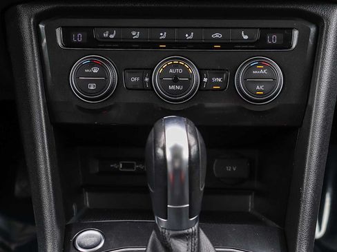 Used 2018 Volkswagen Tiguan SEL Premium FWD image 14