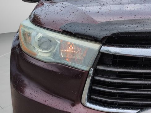 Used 2016 Toyota Highlander XLE AWD/4WD image 11