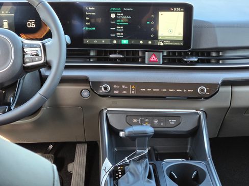 New 2026 Kia Carnival EX image 13