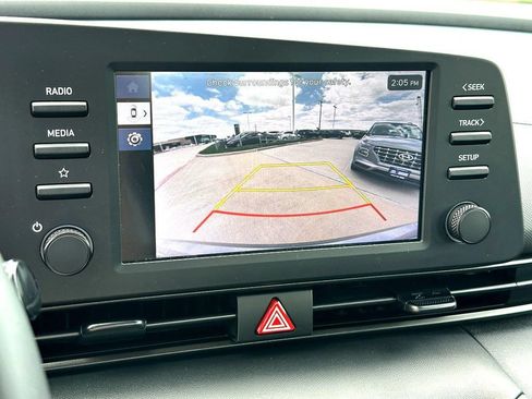 Used 2025 Hyundai Elantra Sport FWD image 18