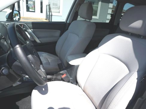 Used 2017 Subaru Forester 2.5i Premium AWD/4WD image 22