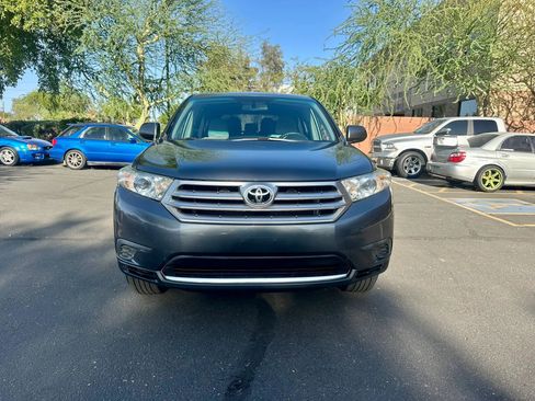 Used 2012 Toyota Highlander FWD image 2