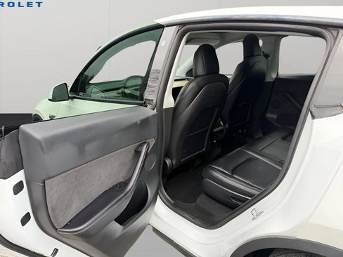 Used 2022 Tesla Model Y Long Range image 20