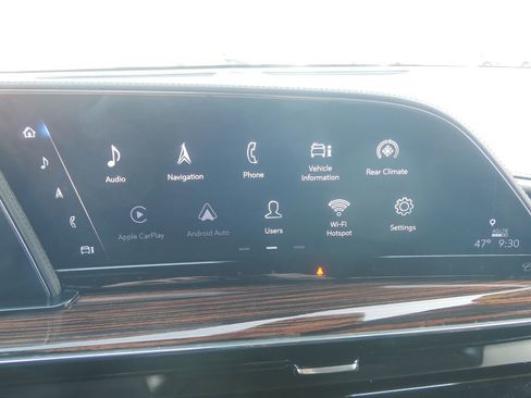 Used 2022 Cadillac Escalade Premium Luxury image 18