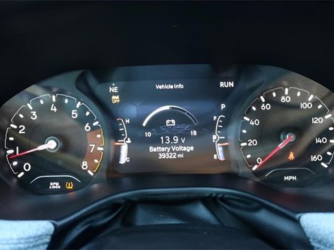 Used 2024 Jeep Compass Latitude image 25