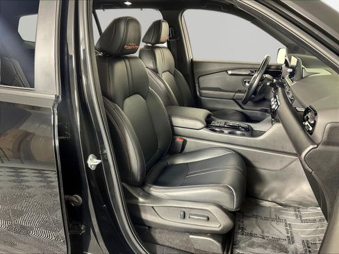 Used 2024 Honda Pilot TrailSport image 29