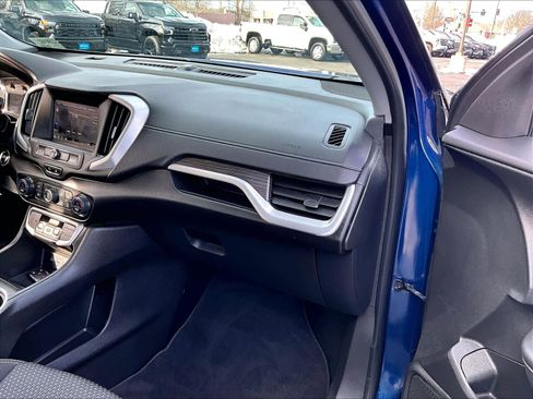 Used 2022 GMC Terrain SLE w/ Driver Convenience Package image 13