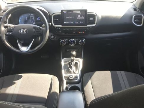 Used 2024 Hyundai Venue SEL FWD image 14