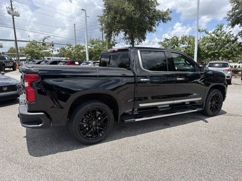Used 2023 Chevrolet Silverado 1500 High Country w/ Technology Package AWD/4WD image 2
