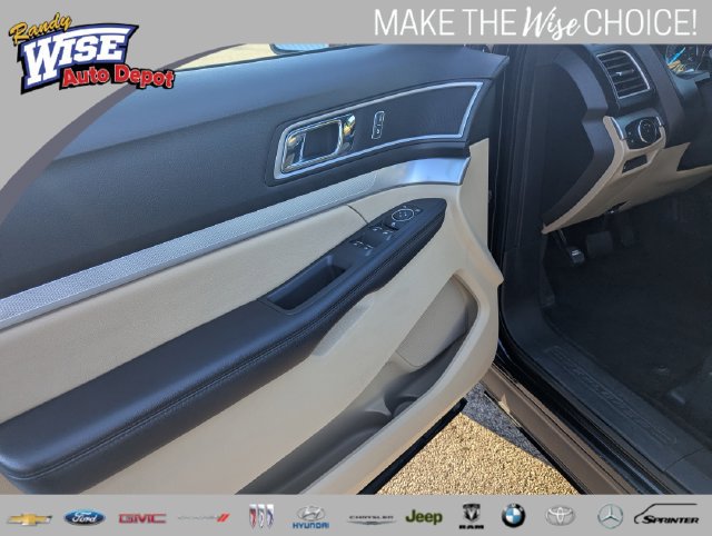 Used 2017 Ford Explorer XLT w/ Equipment Group 202A AWD/4WD image 9