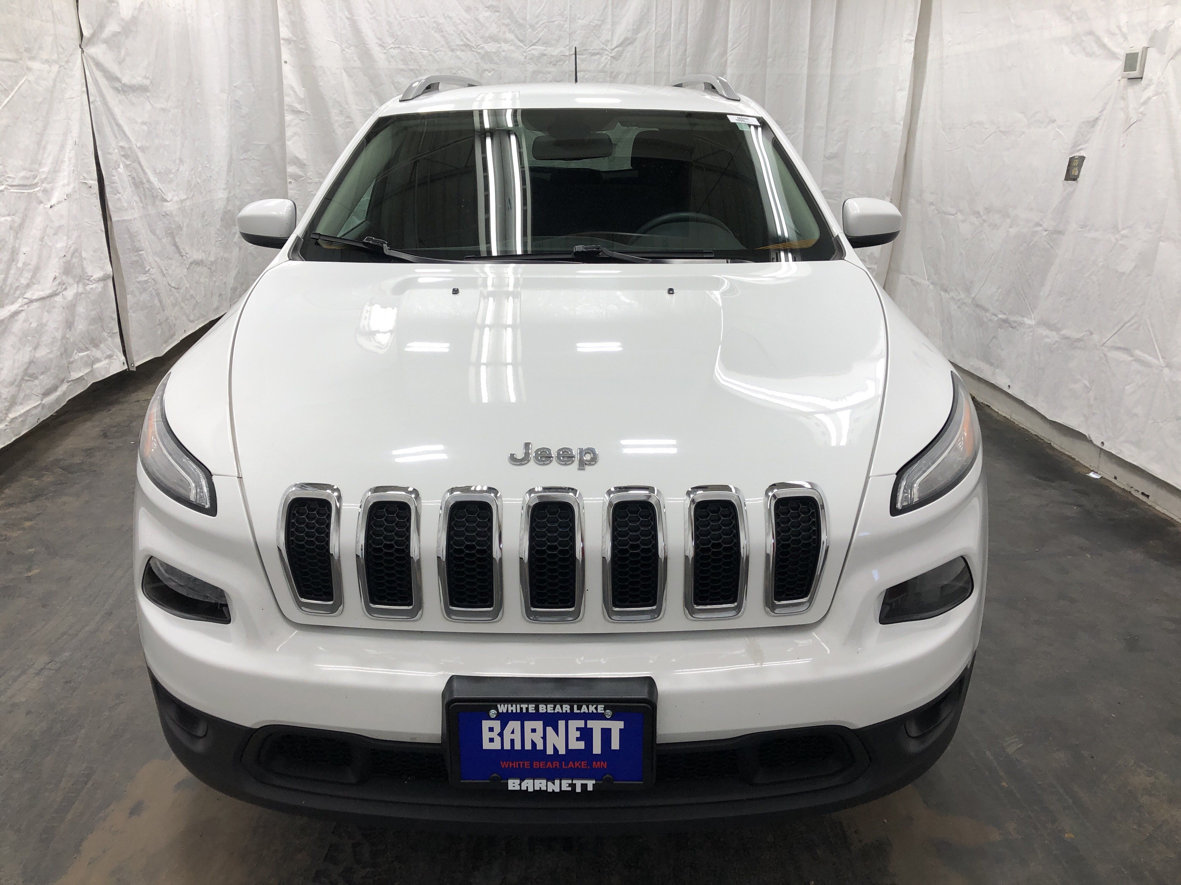 Used 2017 Jeep Cherokee Latitude w/ Cold Weather Group AWD/4WD image 6
