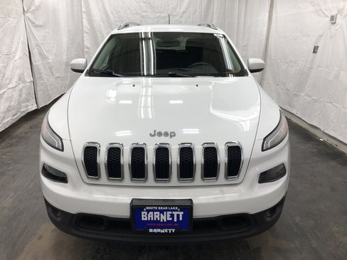 Used 2017 Jeep Cherokee Latitude w/ Cold Weather Group AWD/4WD image 6