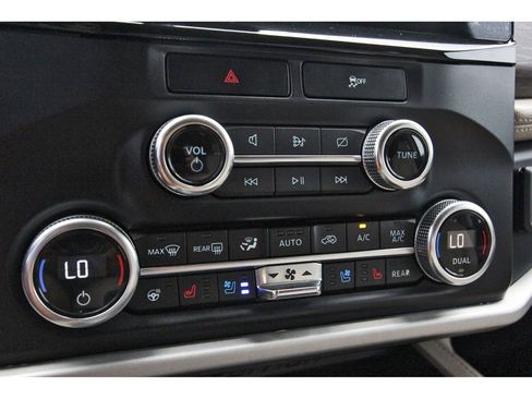 Used 2023 Ford Expedition Limited image 24