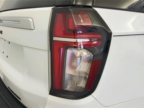 Used 2023 Chevrolet Tahoe Premier w/ Premium Package AWD/4WD image 15