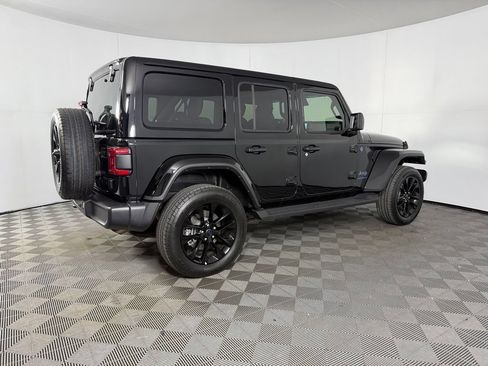 Used 2025 Jeep Wrangler Unlimited Sahara AWD/4WD image 7