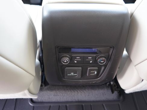 Used 2023 Buick Enclave Avenir AWD/4WD image 21