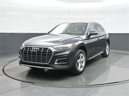 Used 2023 Audi Q5 2.0T Premium w/ Convenience Package image 3
