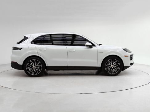 Certified 2025 Porsche Cayenne S AWD/4WD image 10