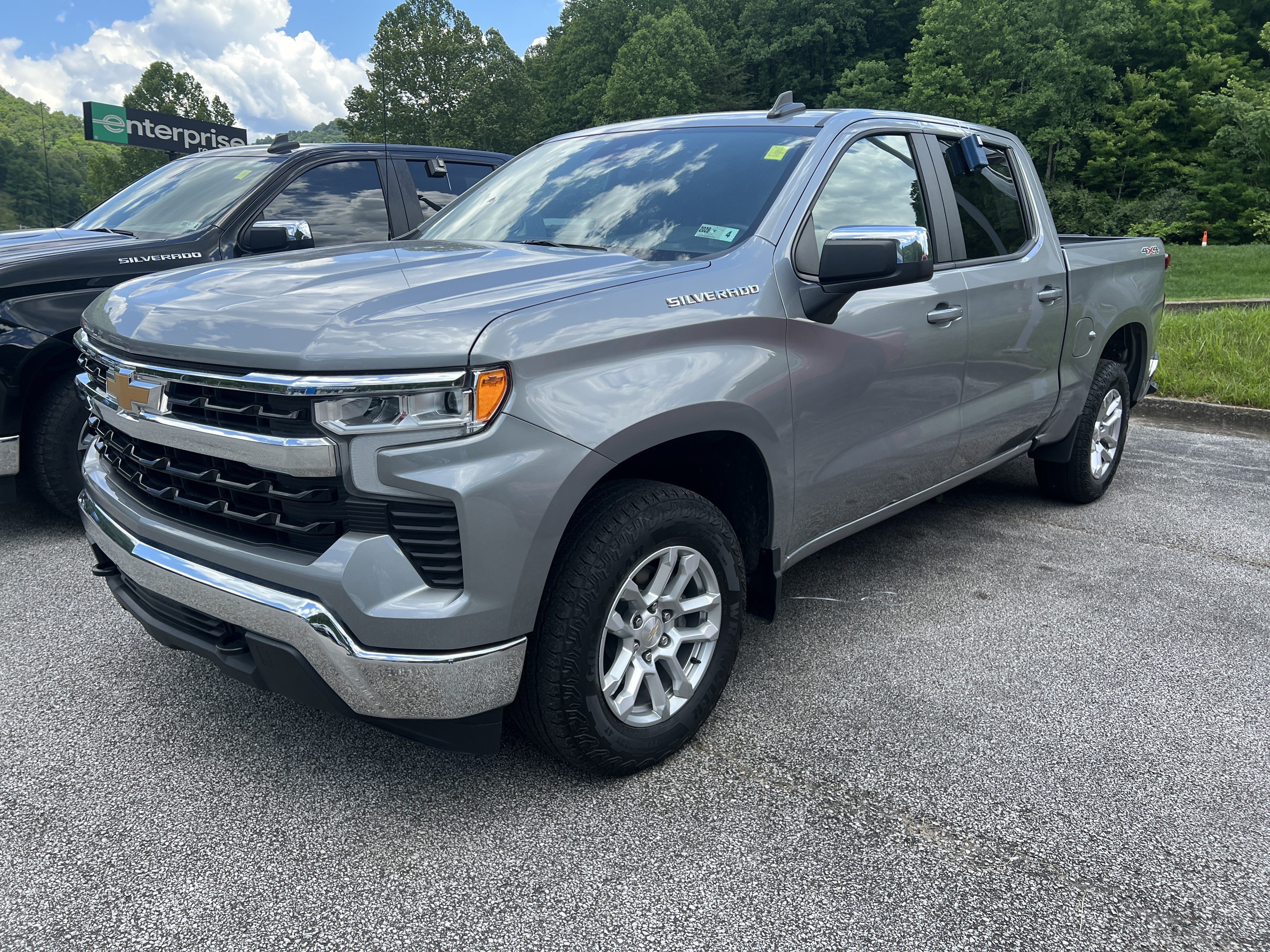 Used 2024 Chevrolet Silverado 1500 LT AWD/4WD image 6