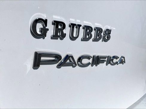 Used 2017 Chrysler Pacifica Touring-L Plus w/ Tire & Wheel Group image 44