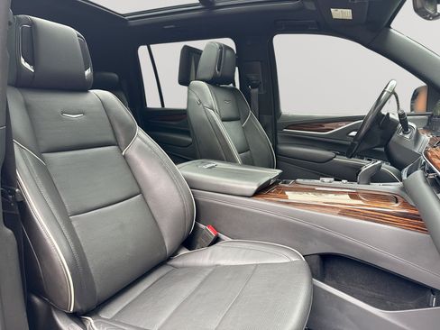 Used 2021 Cadillac Escalade ESV Premium Luxury w/ Driver Assist Tech Package AWD/4WD image 28