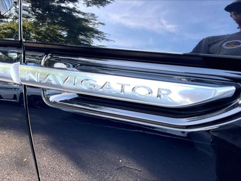 Used 2019 Lincoln Navigator Reserve AWD/4WD image 10