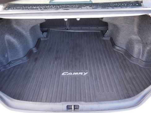 Used 2017 Toyota Camry SE image 18