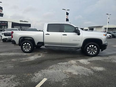 Used 2022 Chevrolet Silverado 2500 Custom w/ Custom Value Package AWD/4WD image 4