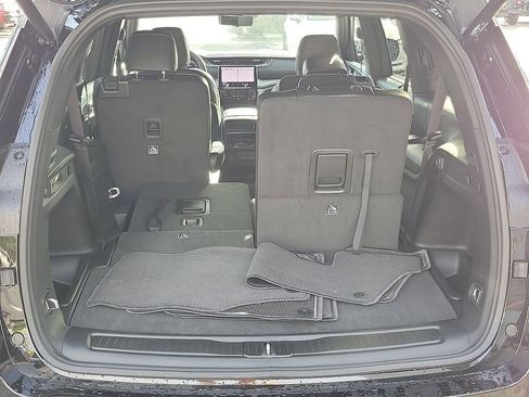 Used 2025 Jeep Grand Cherokee L Limited w/ Luxury Tech Group II image 17