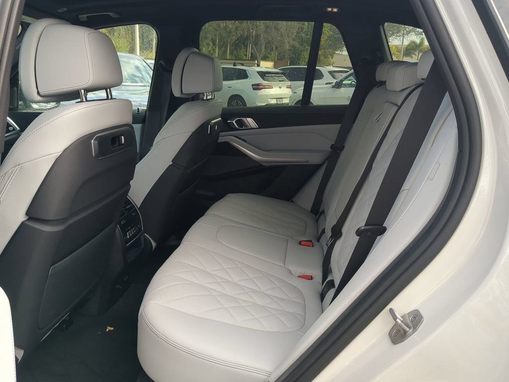 New 2026 BMW X5 xDrive40i w/ M Sport Package AWD/4WD image 14