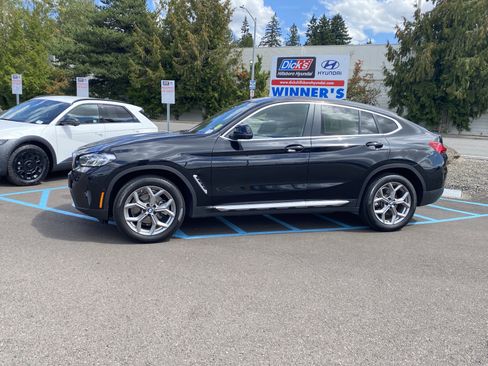 Used 2022 BMW X4 xDrive30i w/ Premium Package image 2