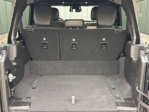 Used 2025 Jeep Wrangler Unlimited Sahara image 19