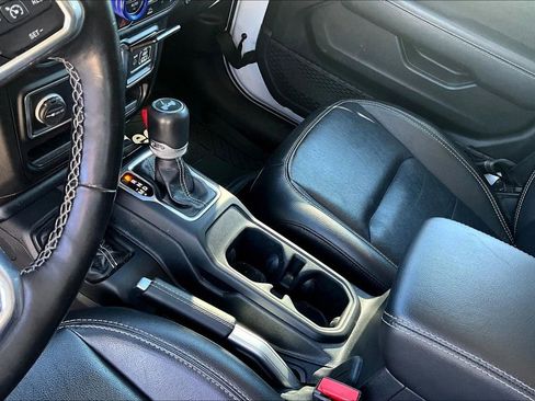 Used 2021 Jeep Wrangler Unlimited Sahara w/ Uconnect 4C Nav & Sound Group AWD/4WD image 10