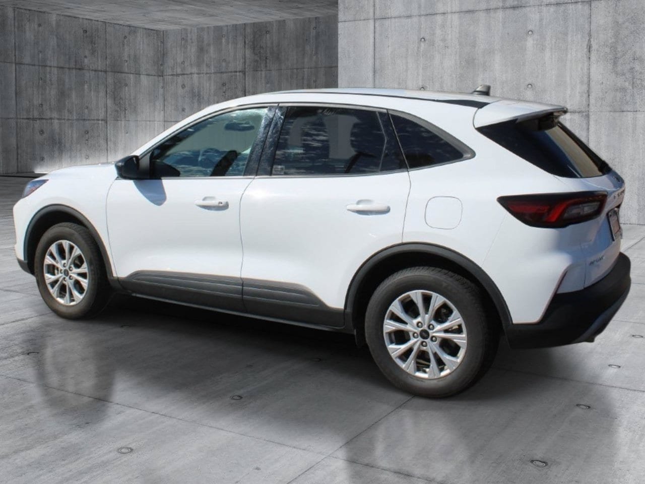 Used 2025 Ford Escape Active AWD/4WD image 3
