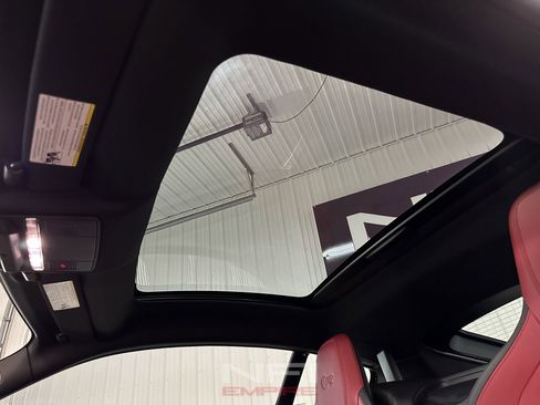 Used 2018 Jaguar F-TYPE R image 42