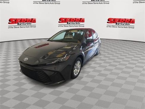Used 2025 Toyota Camry LE image 5