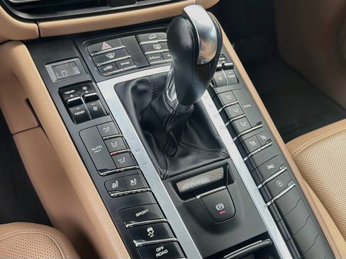 Used 2021 Porsche Macan S AWD/4WD image 16