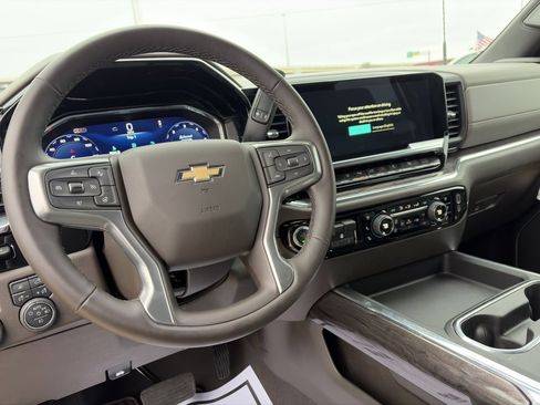 Used 2024 Chevrolet Silverado 2500 LTZ w/ LTZ Convenience Package image 19