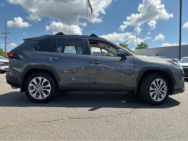 Used 2022 Toyota RAV4 XLE Premium AWD/4WD image 5