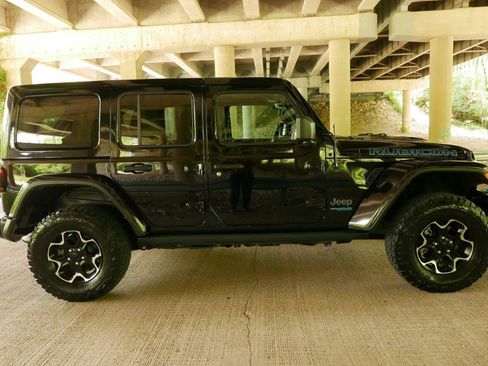 Used 2021 Jeep Wrangler Unlimited Rubicon 4xe w/ Cold Weather Group AWD/4WD image 39