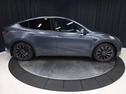 Used 2022 Tesla Model Y Performance AWD/4WD image 13