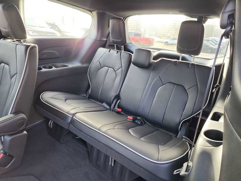 New 2026 Chrysler Pacifica Limited w/ S Appearance Package image 16