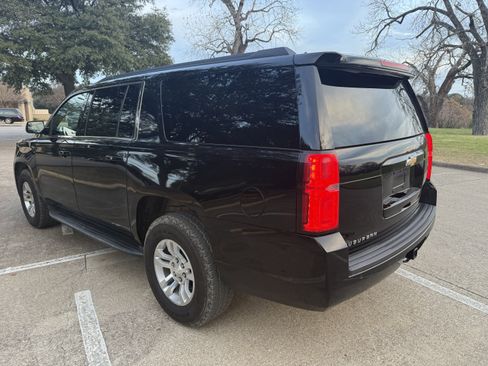 Used 2019 Chevrolet Suburban LT image 7